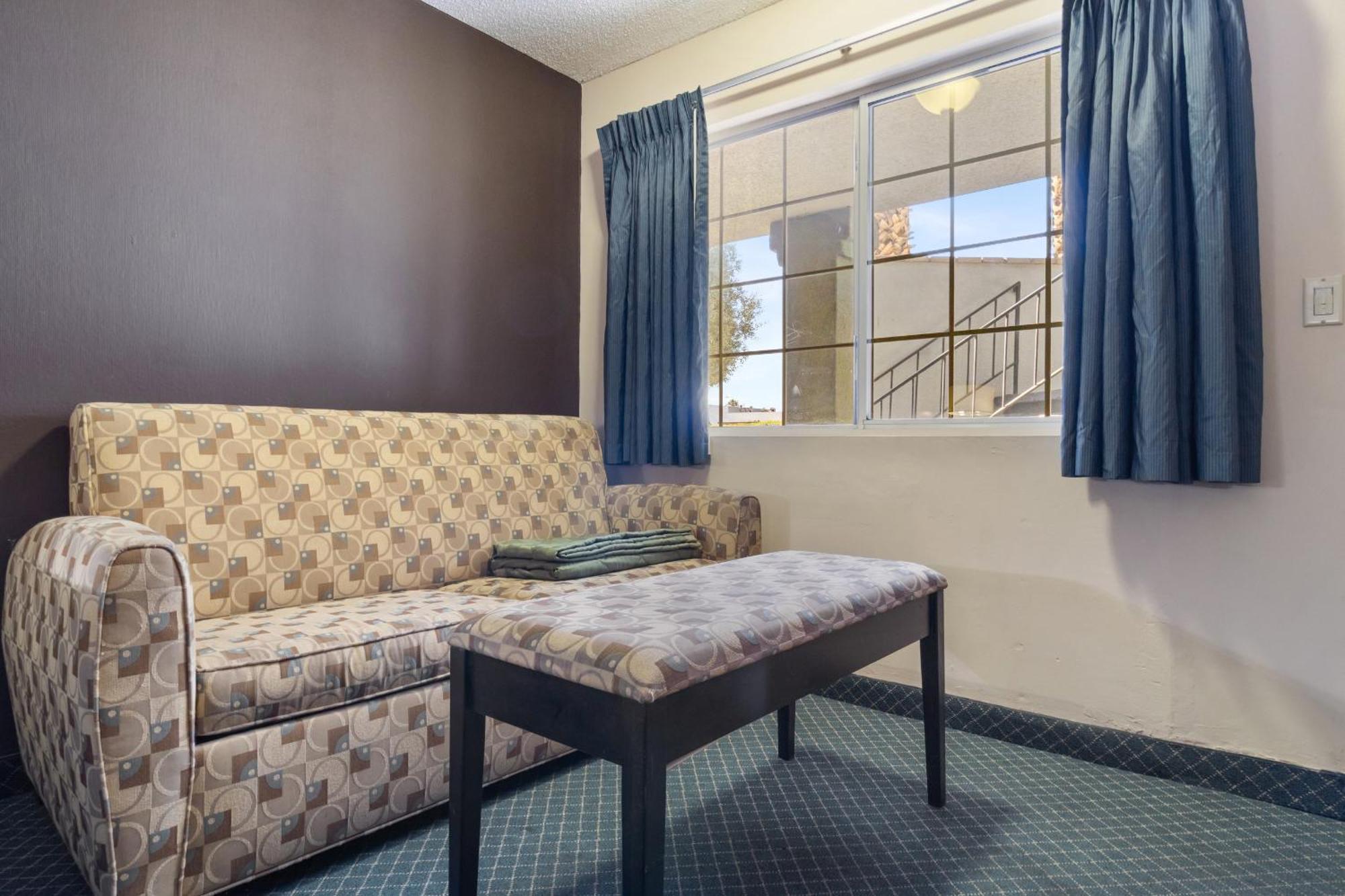 Economy 3* Barstow